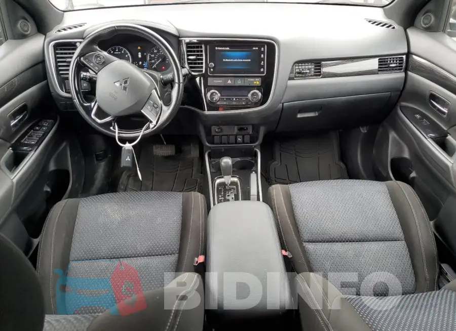 JA4AD3A32JZ046827 Photo# 8