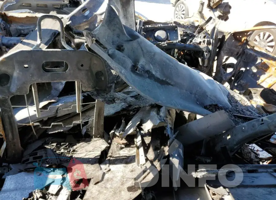 4T1G11AK8MU404773 Photo# 8