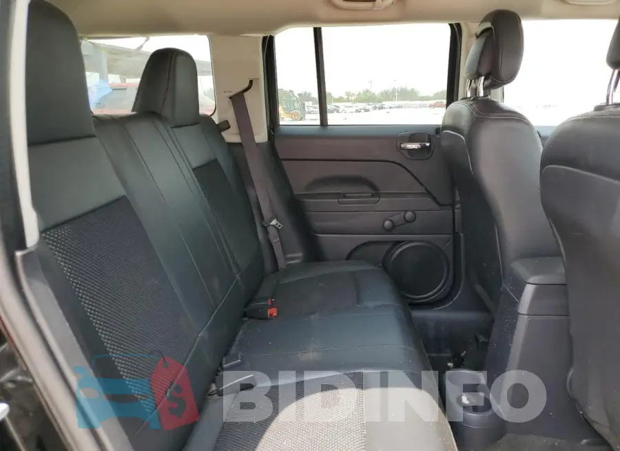 1C4NJPBAXGD800227 Photo# 11