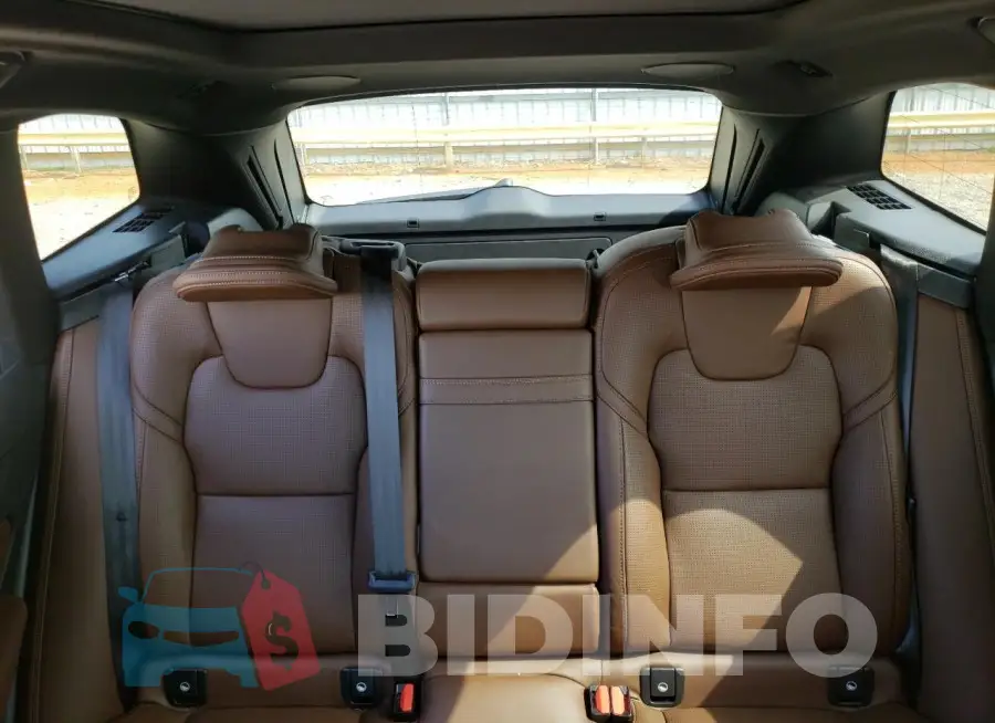 YV4102RL0M1699639 Photo# 10