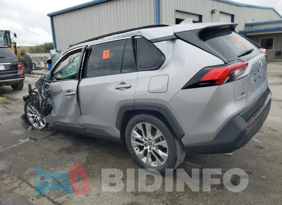 2T3C1RFV9MC117094 Photo# 2
