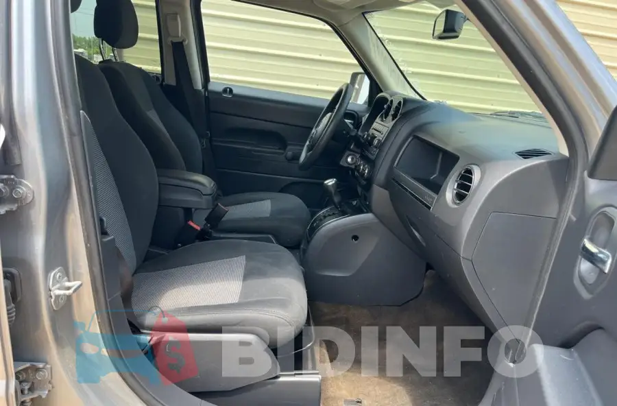 1C4NJPBAXGD543571 Photo# 5
