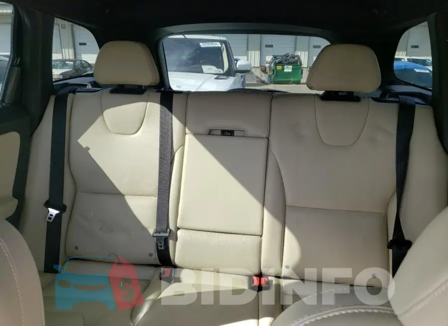 YV4902RK9F2760008 Photo# 10