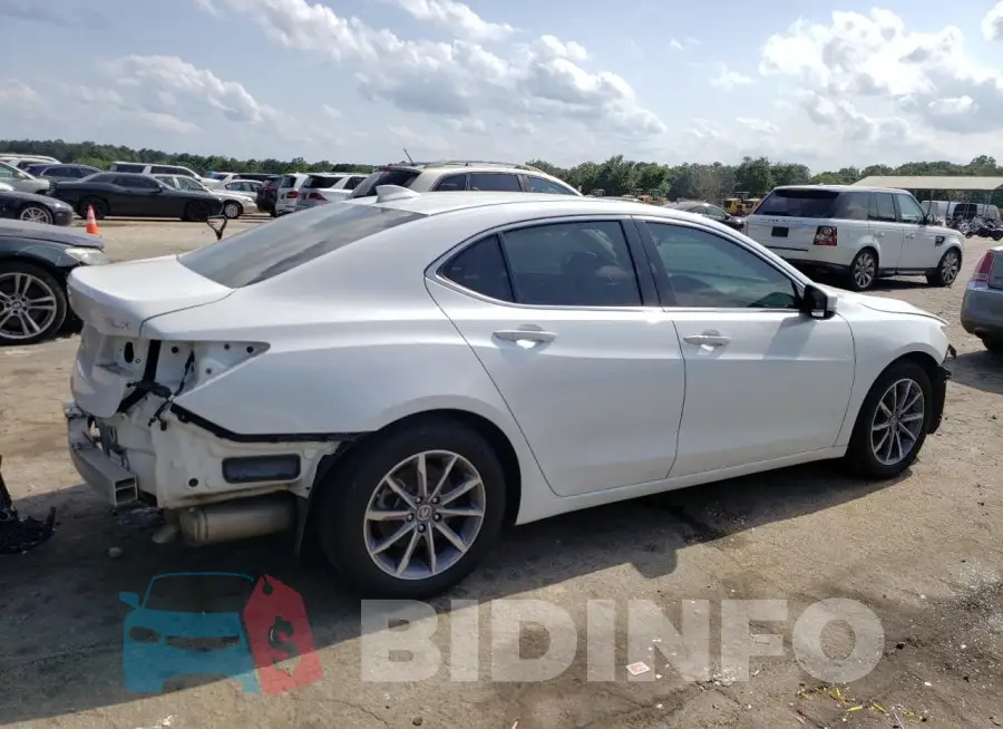 19UUB1F32KA007677 Photo# 3