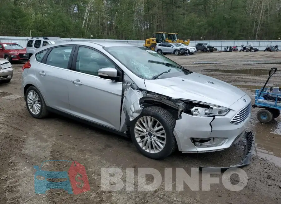 1FADP3N24GL302883 Photo# 4