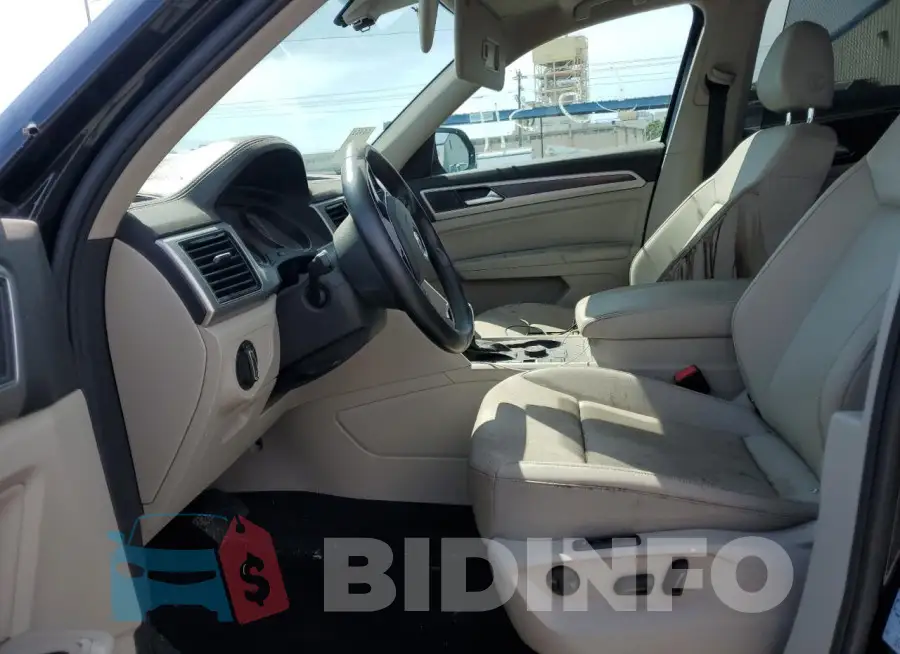 1V2MR2CA0JC558887 Photo# 7
