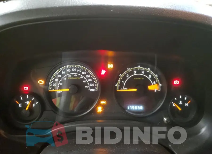 1C4NJRAB5FD100782 Photo# 9