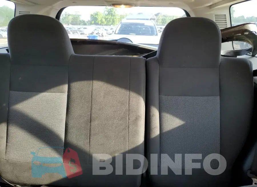 1C4NJRBBXGD572525 Photo# 10