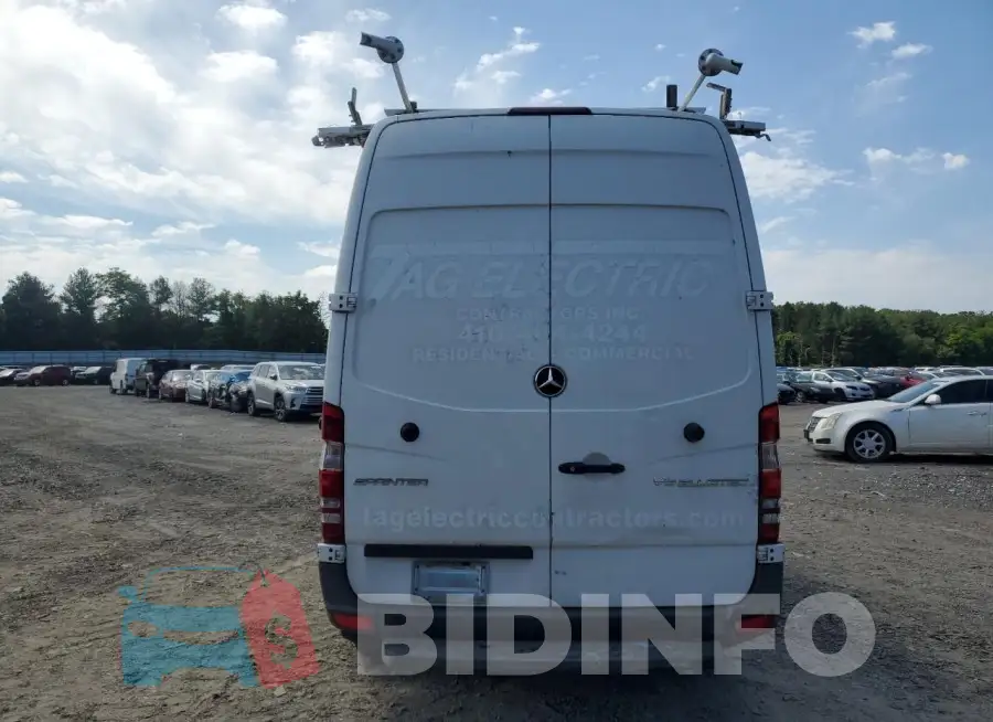 WD3PE7CC2FP106975 Photo# 6