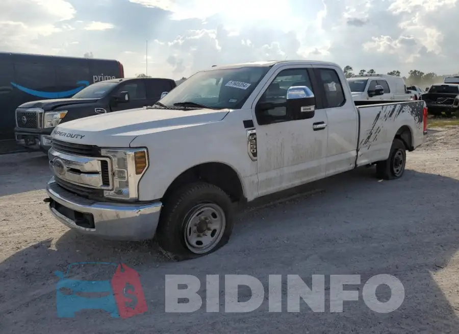 1FT7X2A61JEC68455 Photo# 1