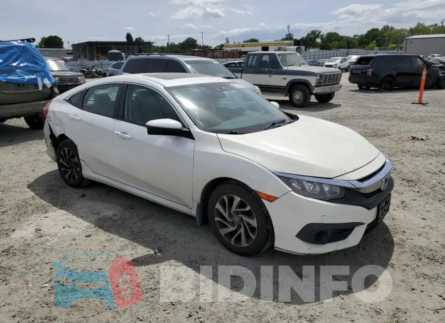 19XFC2F82HE015936 Photo# 4
