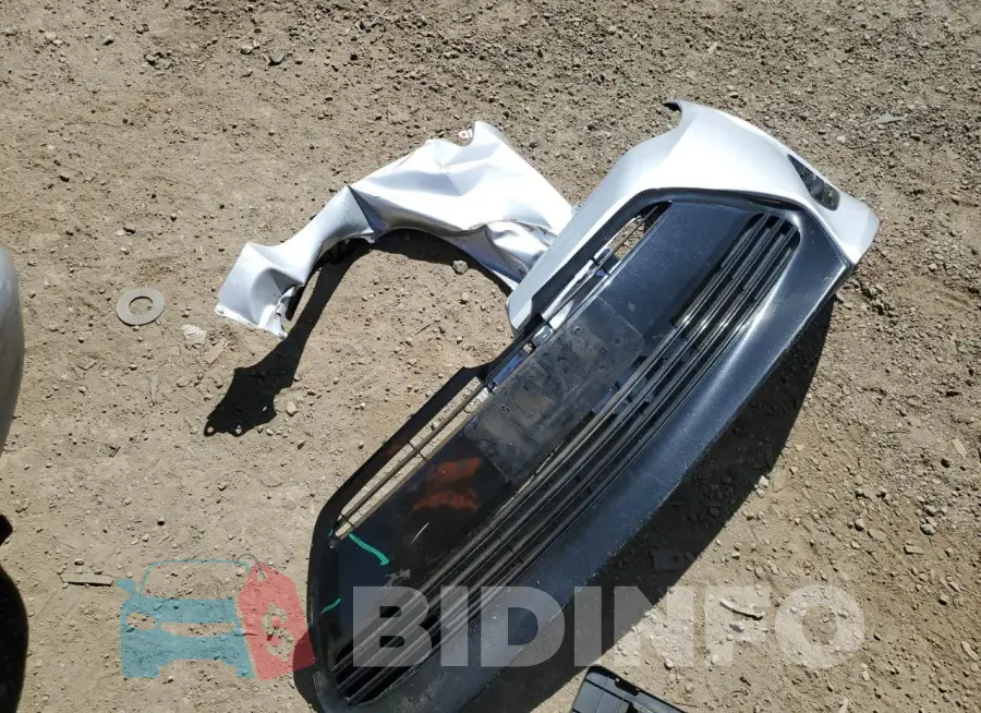 2T1BURHE0JC991824 Photo# 12