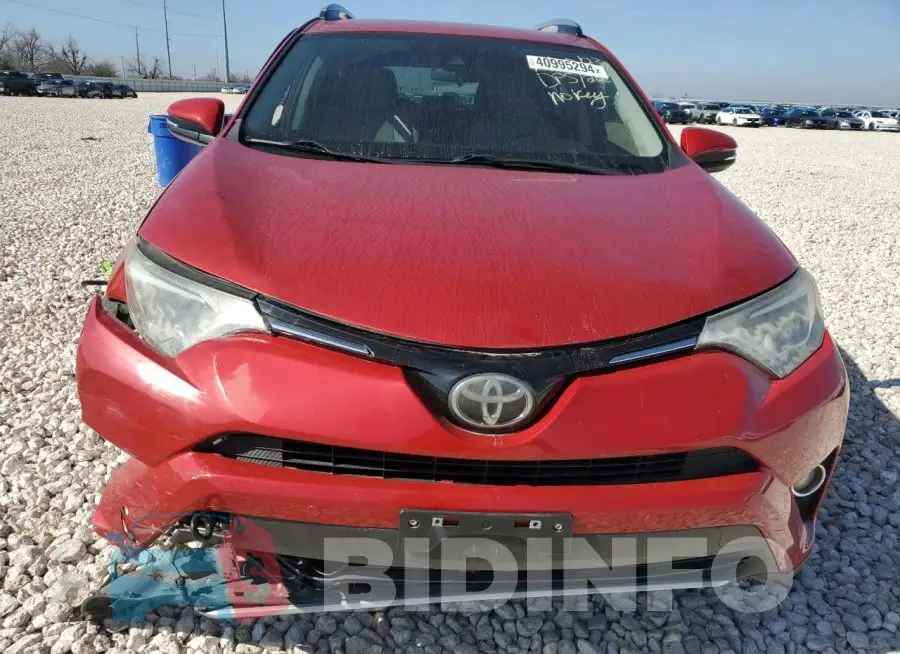 JTMWFREV3HJ137487 Photo# 5