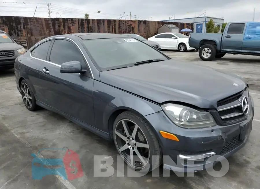 WDDGJ4HB8FG388951 Photo# 4