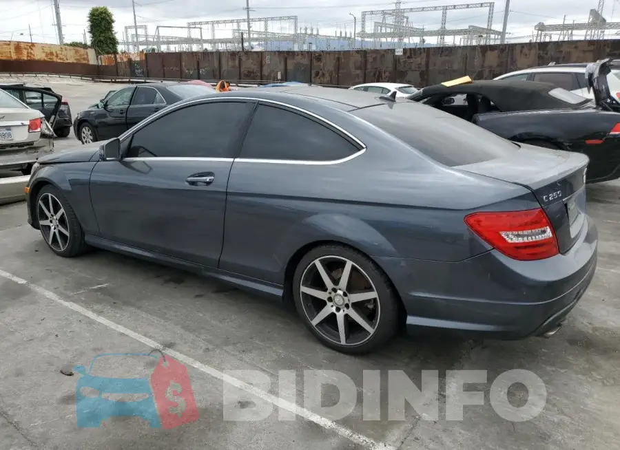 WDDGJ4HB8FG388951 Photo# 2