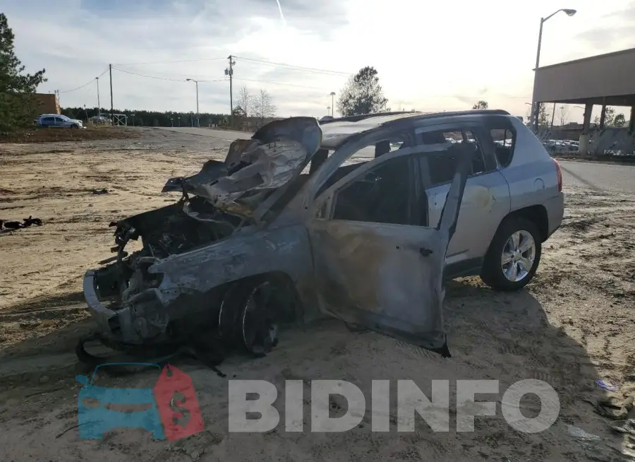 1C4NJDBB7GD546550 Photo# 1