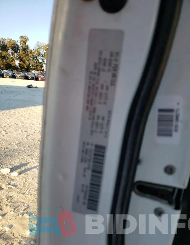 2C3CDXCT9GH114752 Photo# 14