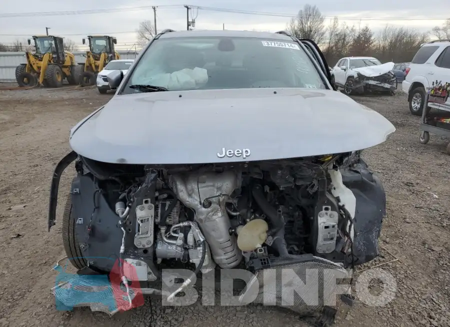 3C4NJCCB9LT187540 Photo# 5