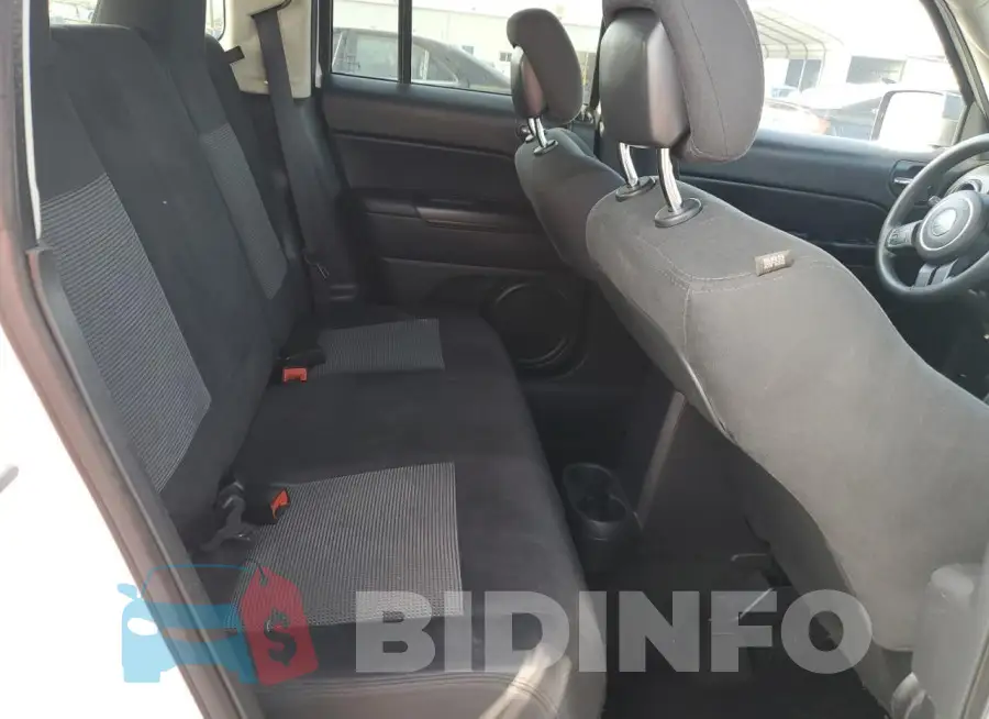 1C4NJPBB1FD191133 Photo# 11