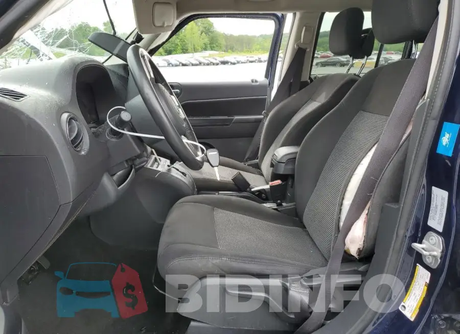 1C4NJPFB3GD748622 Photo# 7