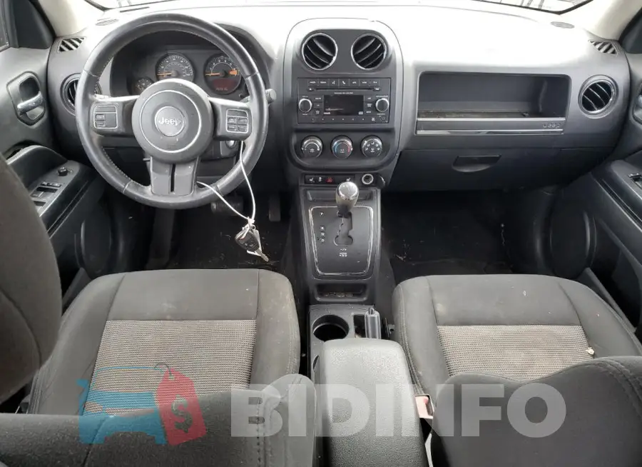 1C4NJRFB8FD176733 Photo# 8