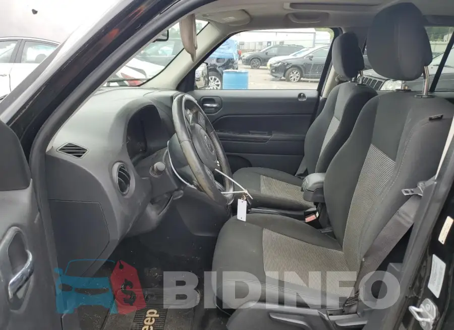1C4NJRFB8FD176733 Photo# 7