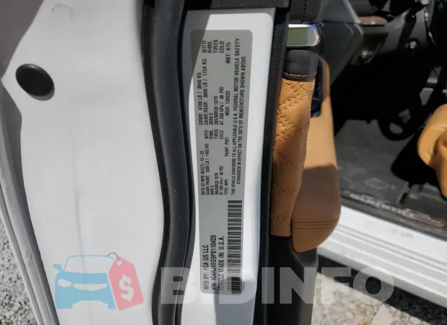 1C4RJKEG9P8110420 Photo# 12