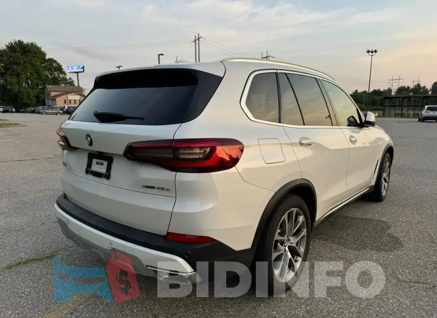 5UXTA6C03M9D32736 Photo# 4