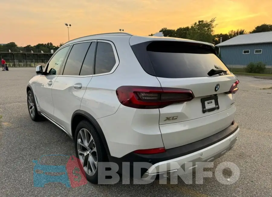 5UXTA6C03M9D32736 Photo# 3