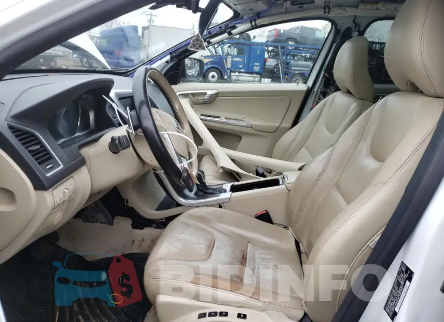 YV4902RK6F2730738 Photo# 7
