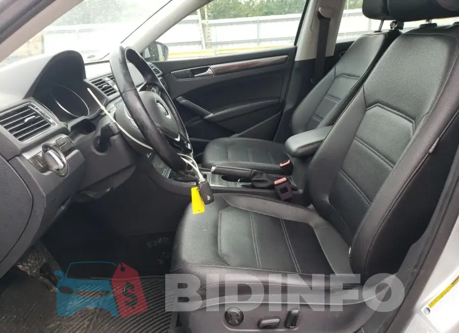 1VWGT7A35HC043876 Photo# 7