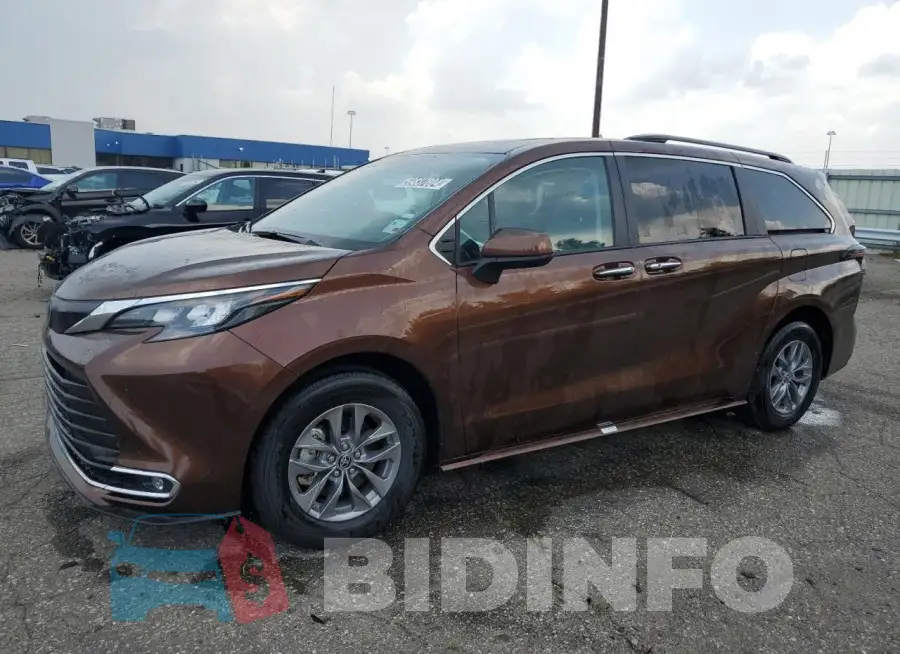5TDYRKEC8RS181575 Photo# 1