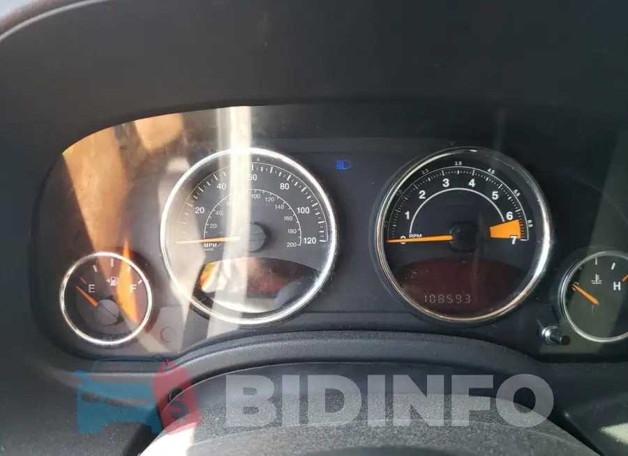 1C4NJDEB6HD176379 Photo# 9