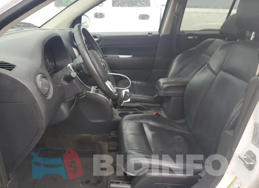 1C4NJDEB8GD798982 Photo# 7