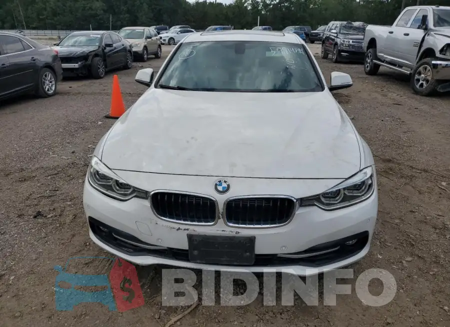 WBA8E1C5XHK480093 Photo# 5