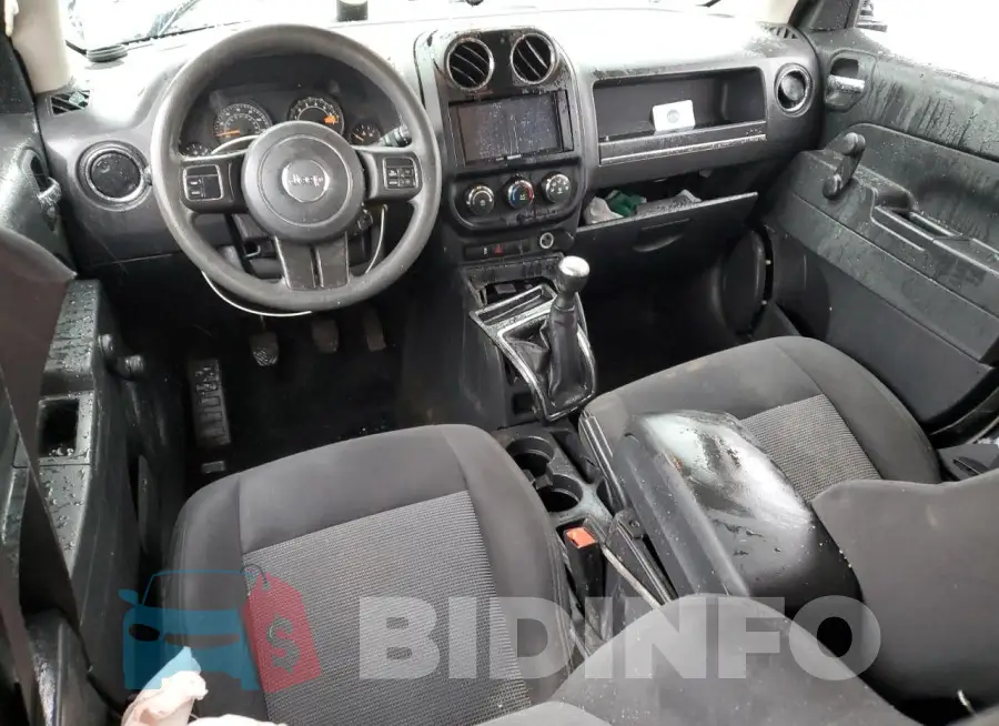 1C4NJPBB4GD532901 Photo# 8
