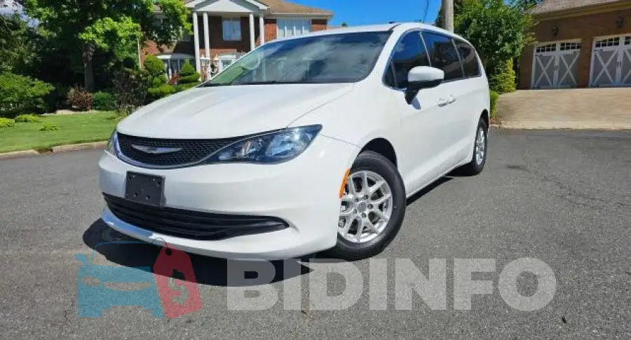 2C4RC1CG8NR203552 Photo# 2