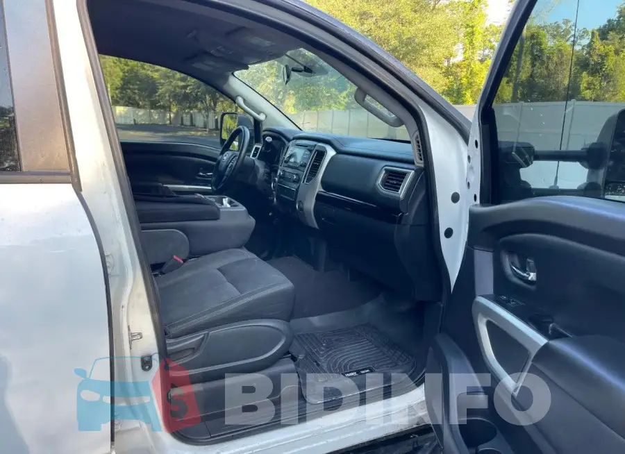 1N6AA1F37JN510517 Photo# 5