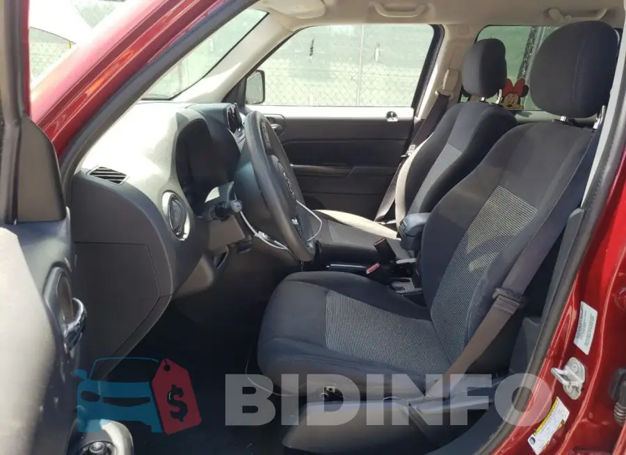1C4NJPBAXGD812085 Photo# 7