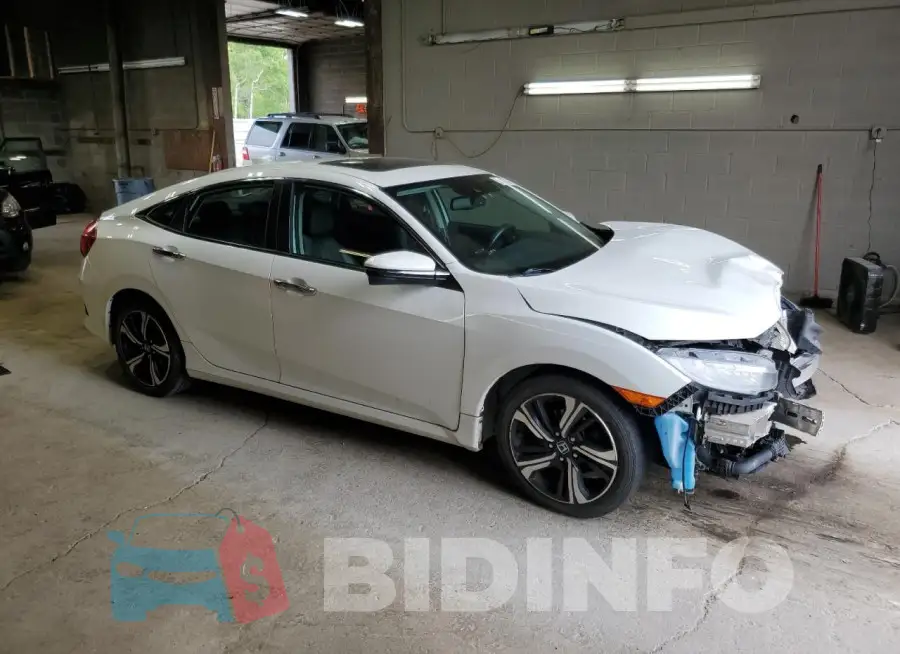 19XFC1F9XGE206439 Photo# 4