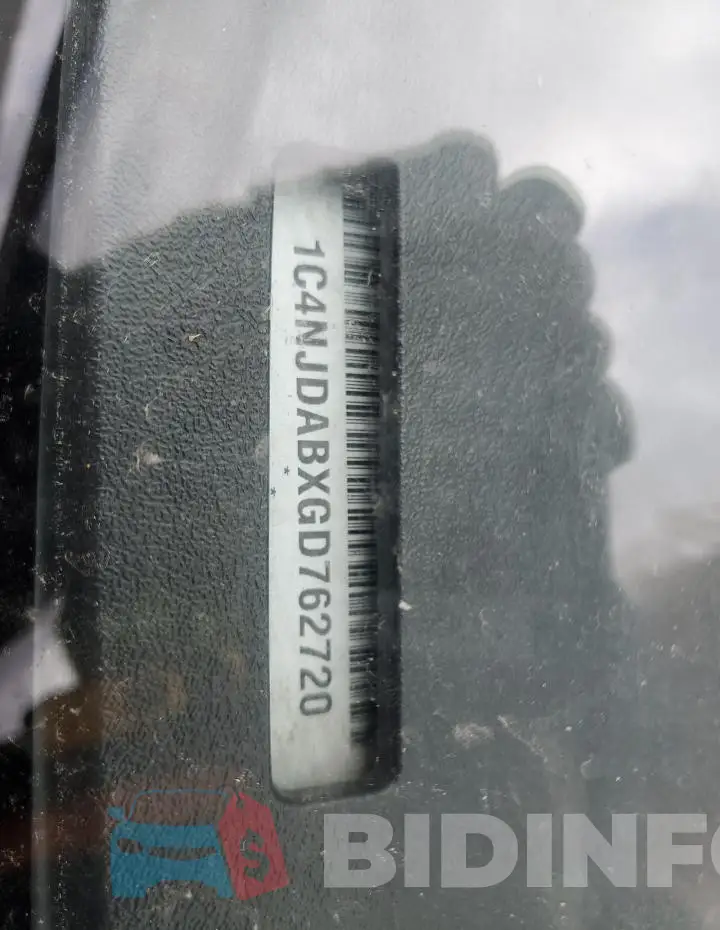 1C4NJDABXGD762720 Photo# 13