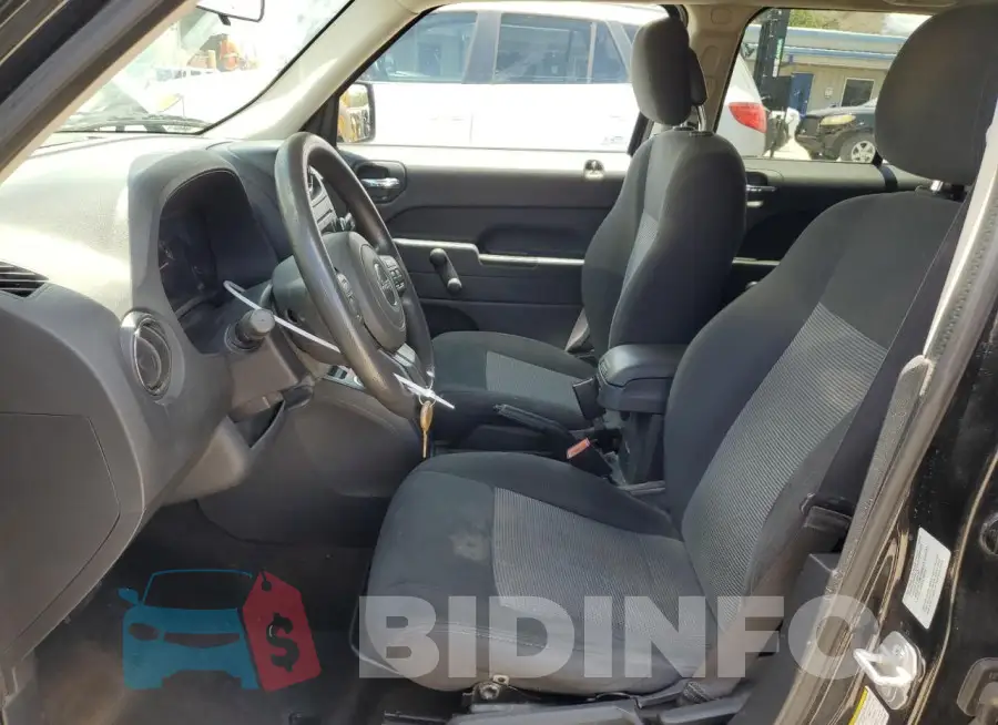 1C4NJPBAXFD296132 Photo# 7