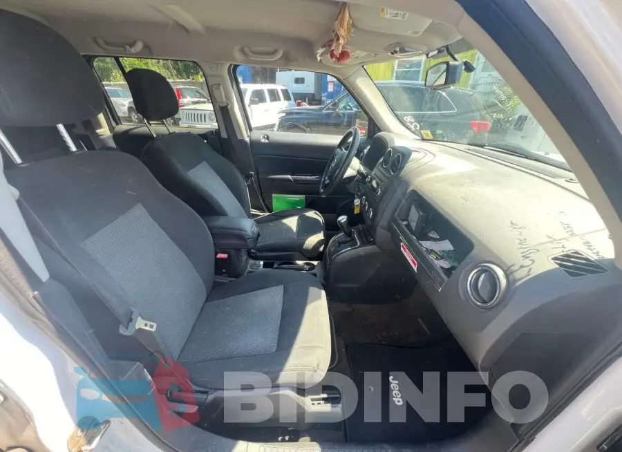 1C4NJRBB0GD542448 Photo# 5