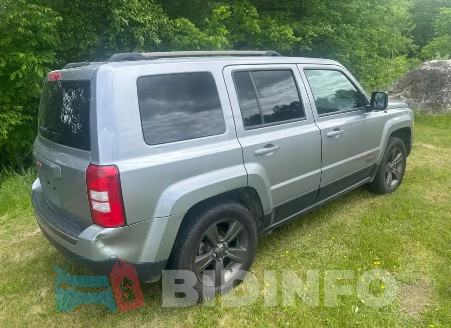 1C4NJRBB5GD695228 Photo# 4