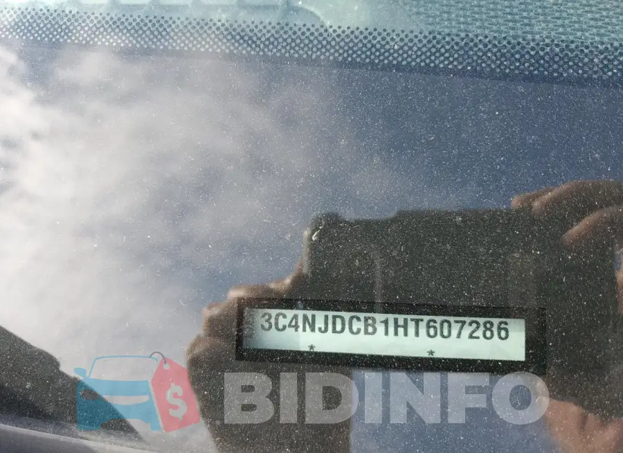 3C4NJDCB1HT607286 Photo# 14