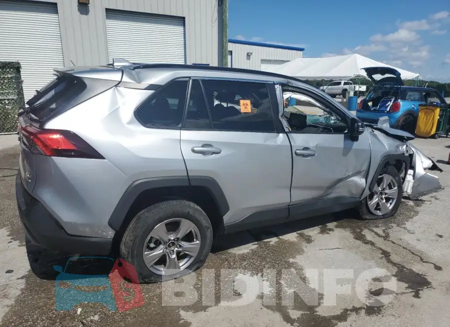 2T3P1RFV8NW286167 Photo# 3