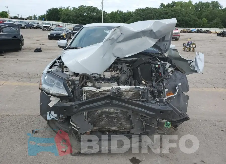 3VW2B7AJ3HM411191 Photo# 5