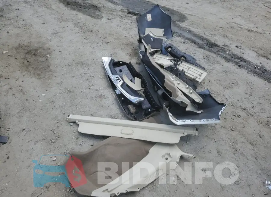 YV140MEC9F1206572 Photo# 12