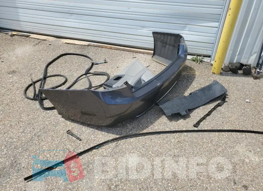 1HGCR3F83FA021575 Photo# 10