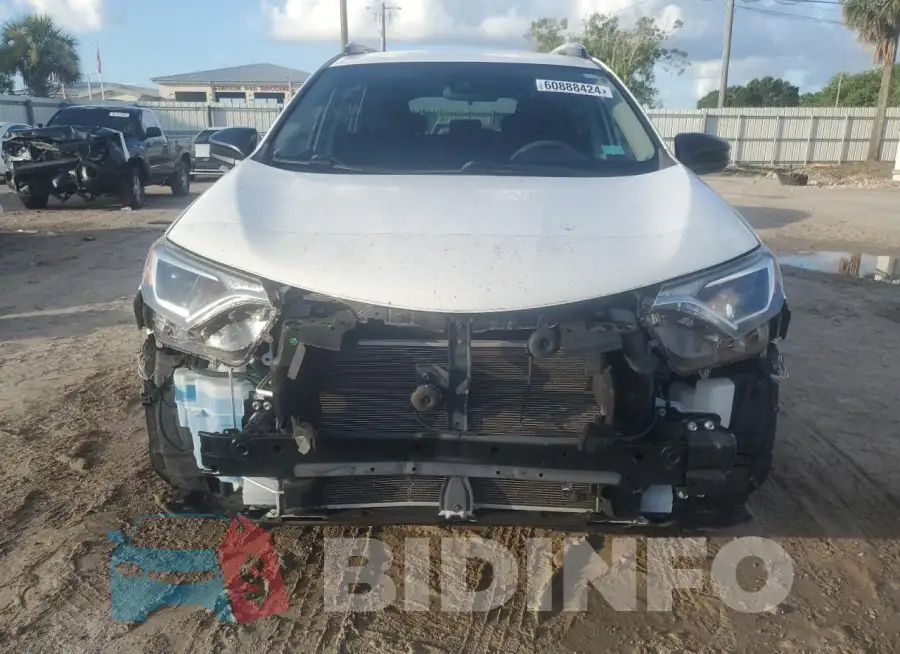 JTMZFREV3HD104498 Photo# 5